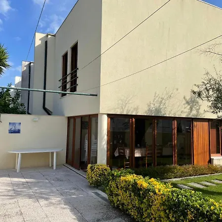 Moradia Próxima Da Do Areinho, Na Ria, E Dos Marretas *